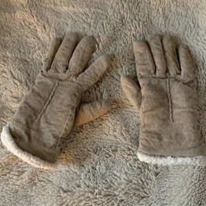 Cozy Tan Gloves with White Fleece Lining